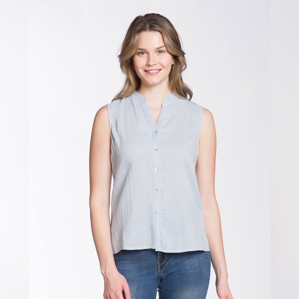 DKR Apparel Chic Sleeveless Button Down Shirt in Soft-Sky Blue